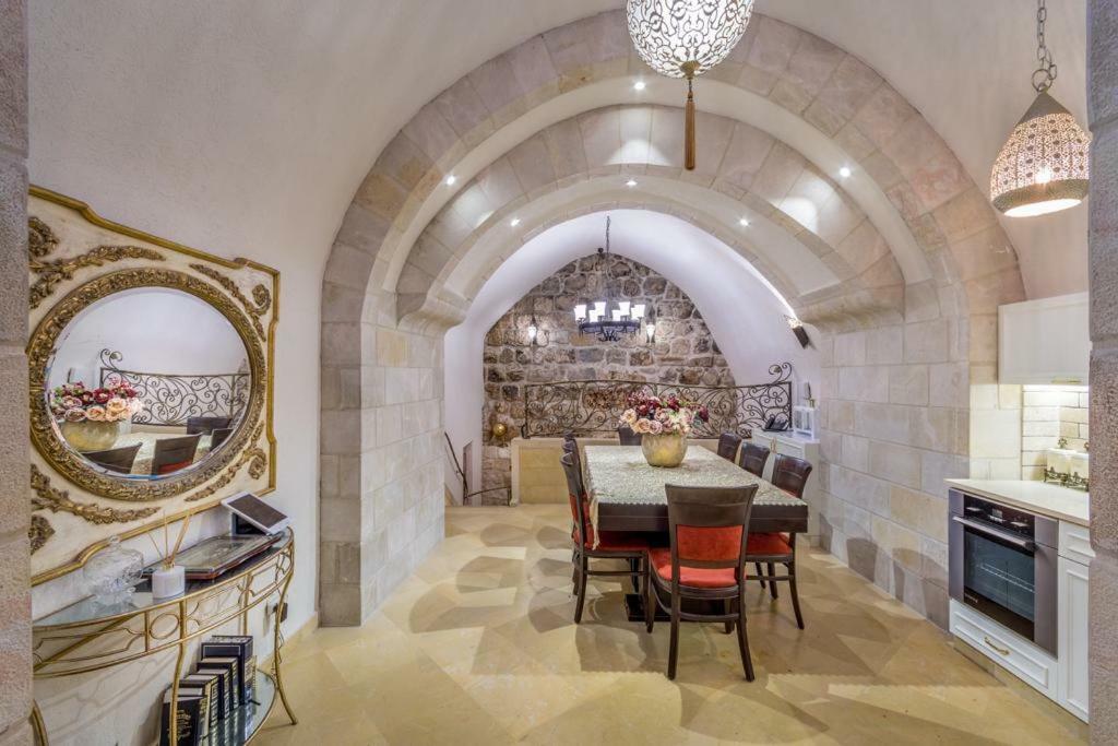 Western Wall Luxury House เยรูซาเลม ภายนอก รูปภาพ