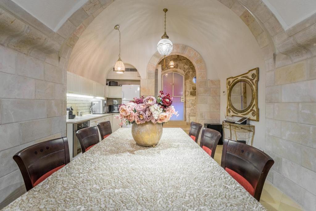 Western Wall Luxury House เยรูซาเลม ภายนอก รูปภาพ